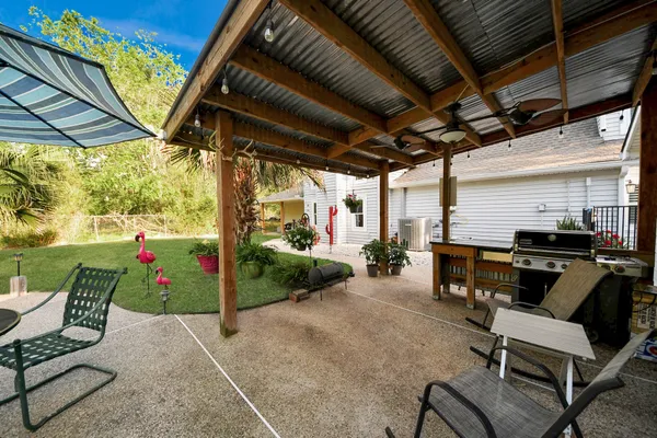 $534,900 | 20202 Deer Run Road, Damon, TX 77430