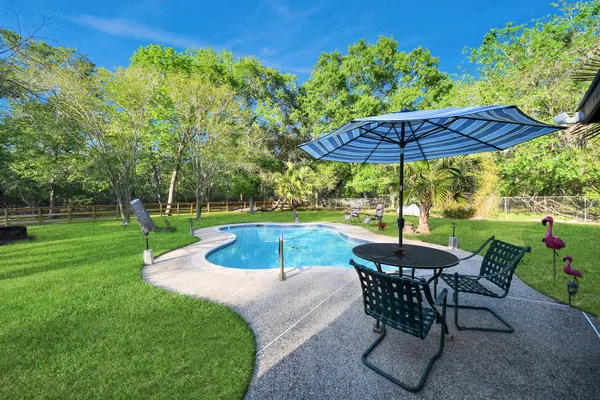 $534,900 | 20202 Deer Run Road, Damon, TX 77430