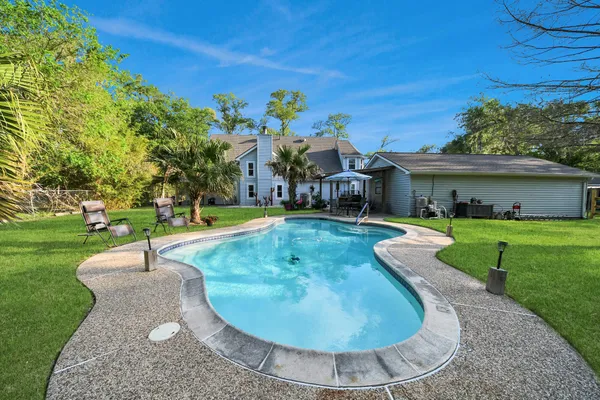 $534,900 | 20202 Deer Run Road, Damon, TX 77430