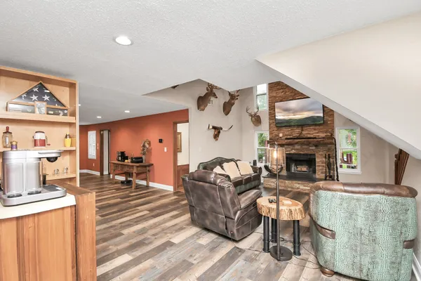 $534,900 | 20202 Deer Run Road, Damon, TX 77430