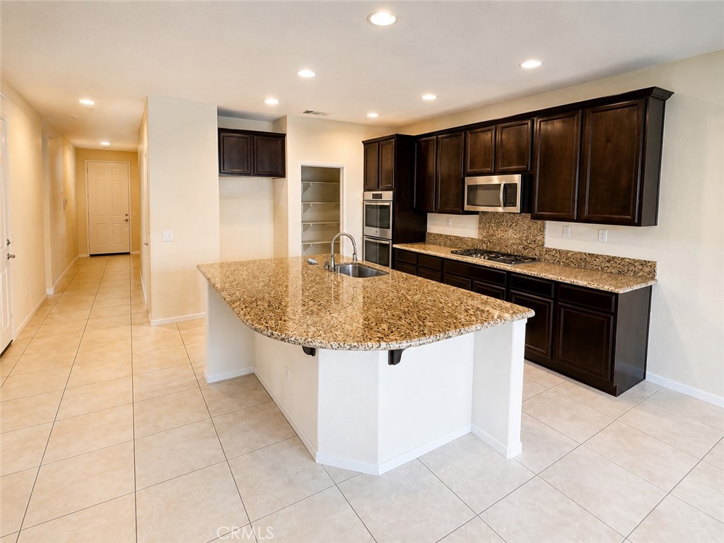 34304 Heather Ridge Road Lake Elsinore, CA 92532 - Photo 5 of 25