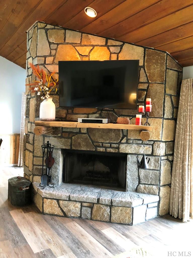 81-37 Emerald Ridge Road, Unit 37 Sapphire, NC 28774 - Photo 6 of 19 Gallery Image 6