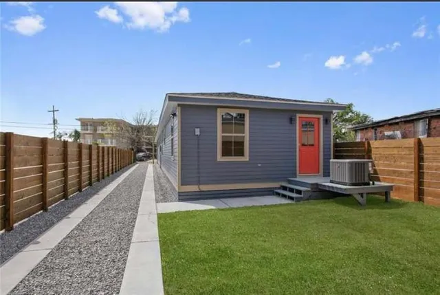 $2,500 | 2615 Delachaise Street, New Orleans, LA 70115