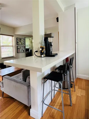 $2,900 | 4812 Pine Tree Drive, Unit 308, Miami Beach, FL 33140