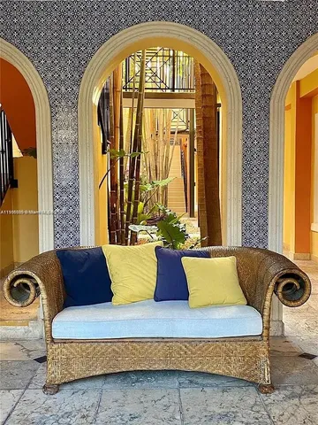 $2,900 | 4812 Pine Tree Drive, Unit 308, Miami Beach, FL 33140