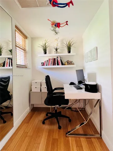 $2,900 | 4812 Pine Tree Drive, Unit 308, Miami Beach, FL 33140