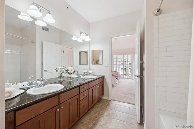 a close view of a bathtub in bathroom