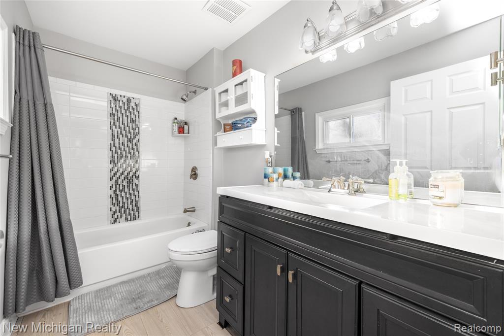 8665 Cooley Lake Road Commerce Township, MI 48382 - Photo 28 of 52