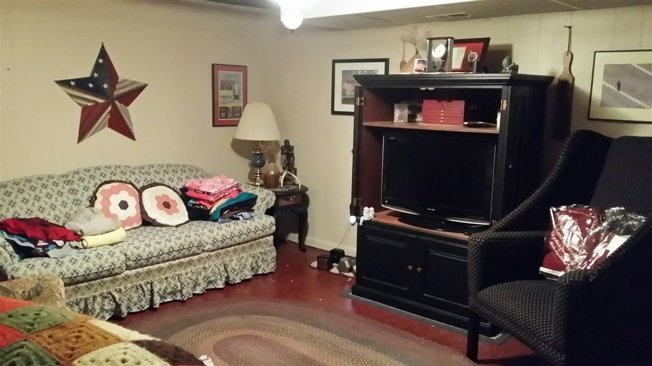 6475 East Robinson Road Bloomington, IN 47408 - Photo 12 of 19 Gallery Image 12