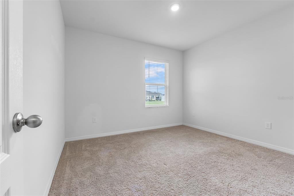 821 Sun Burst Road Winter Haven, FL 33880 - Photo 30 of 86 an empty room with windows