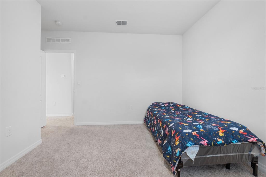 821 Sun Burst Road Winter Haven, FL 33880 - Photo 58 of 86 a bedroom with a small bed and a small window