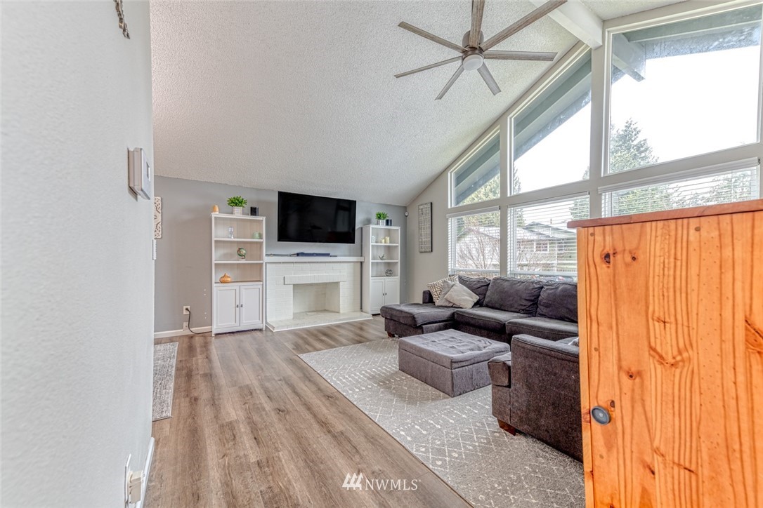 16618 28th Drive Southeast Bothell, WA 98012 - Photo 4 of 36 Gallery Image 4