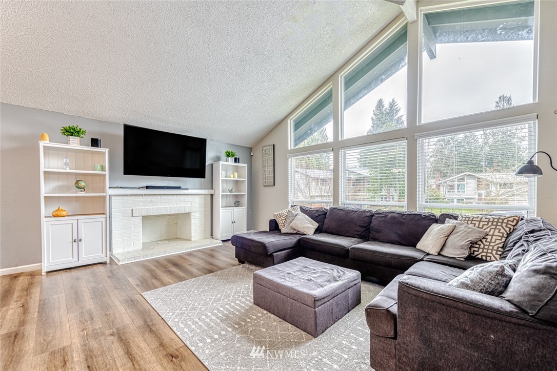 16618 28th Drive Southeast Bothell, WA 98012 - Photo 5 of 36 Gallery Image 5