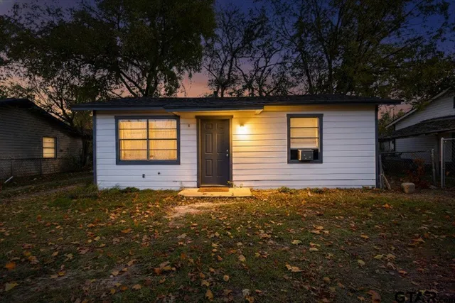 a view of a house with a yard