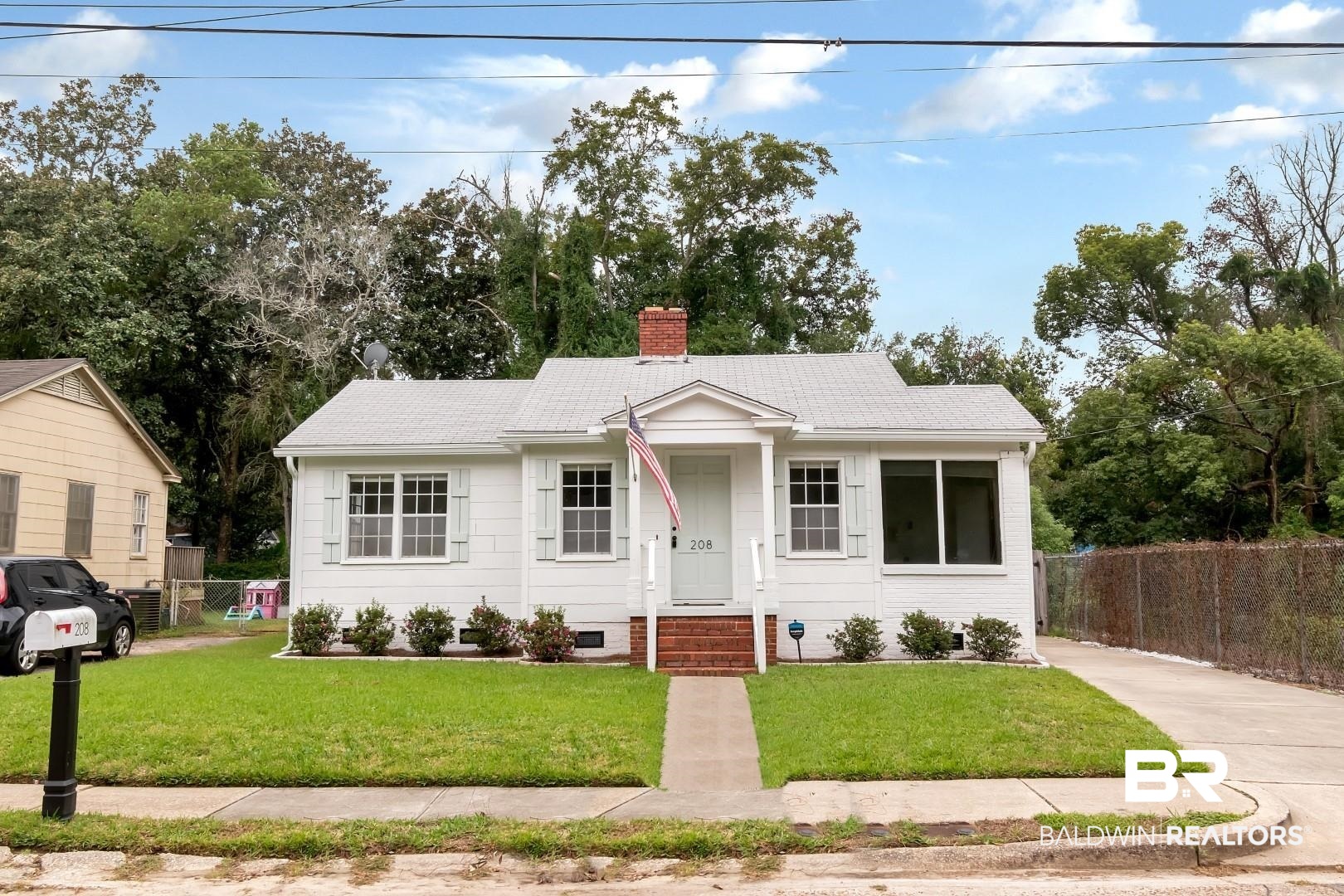 208 Morgan Avenue Mobile, AL 36606 - Photo 1 of 27 View of front of property with a front lawn