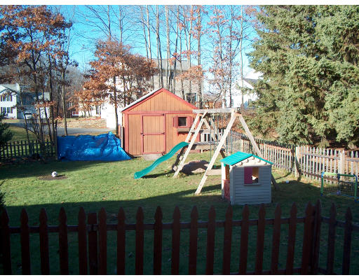 54 Lancaster Road Clinton, MA 01510 - Photo 3 of 4