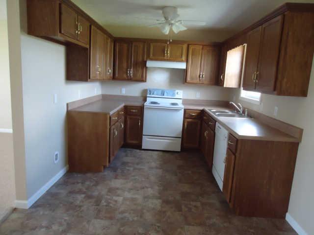 293 Williams Road Lafayette, TN 37083 - Photo 3 of 10 Kitchen with lots of cabinetry