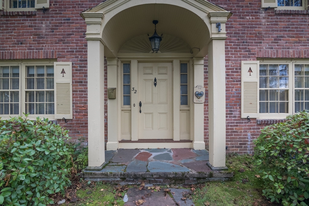 32 Longview Drive Longmeadow, MA 01106 - Photo 2 of 42 a front view of a house with a garden