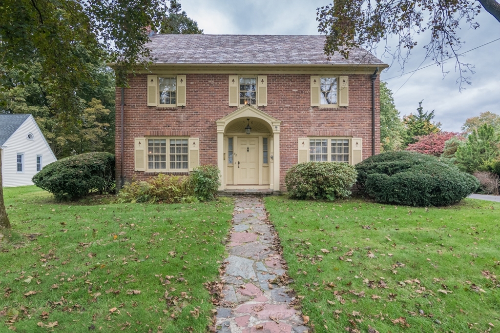 32 Longview Drive Longmeadow, MA 01106 - Photo 38 of 42 a front view of a house with garden