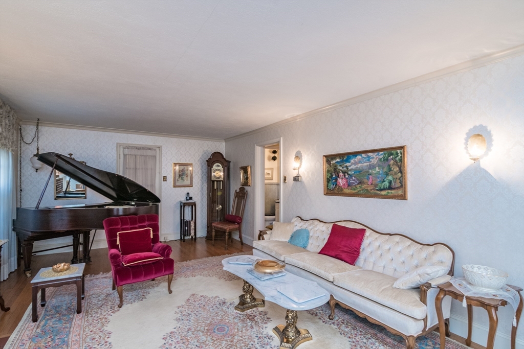 32 Longview Drive Longmeadow, MA 01106 - Photo 10 of 42 a living room with furniture