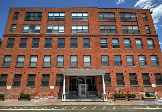 $314,900 | 145 Canal Street East, Unit 203, Shelton, CT 06484