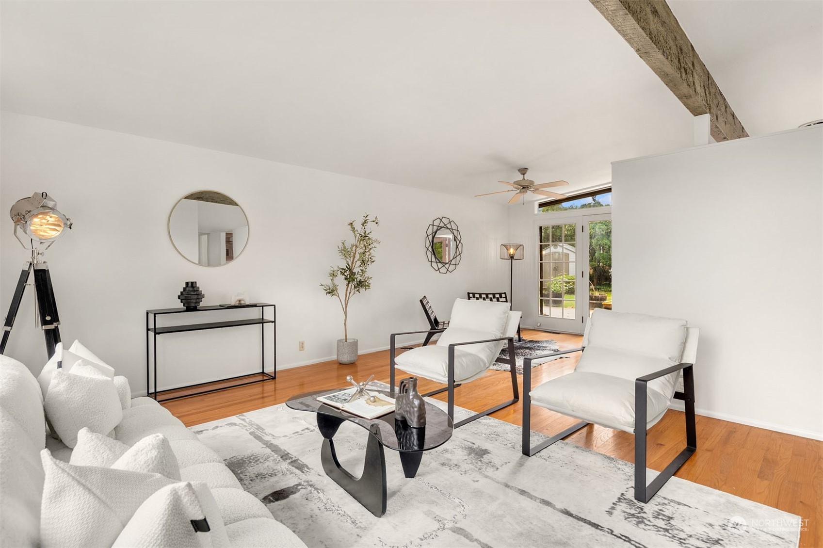 15040 131st Avenue Southeast Renton, WA 98058 - Photo 3 of 39 a living room with furniture