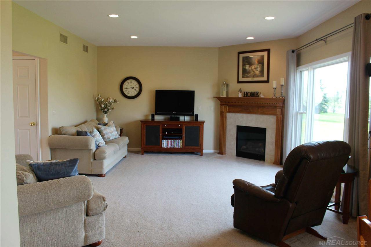 554 Ridge Point Drive Dundee, MI 48131 - Photo 2 of 6 31288908-1.JPG