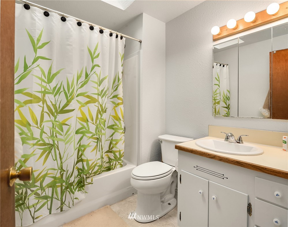10044 Northeast 201st Street Bothell, WA 98011 - Photo 14 of 22