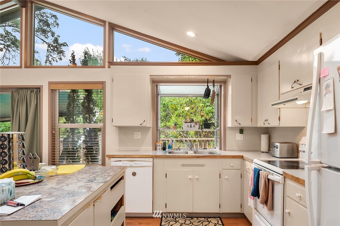 10044 Northeast 201st Street Bothell, WA 98011 - Photo 3 of 22