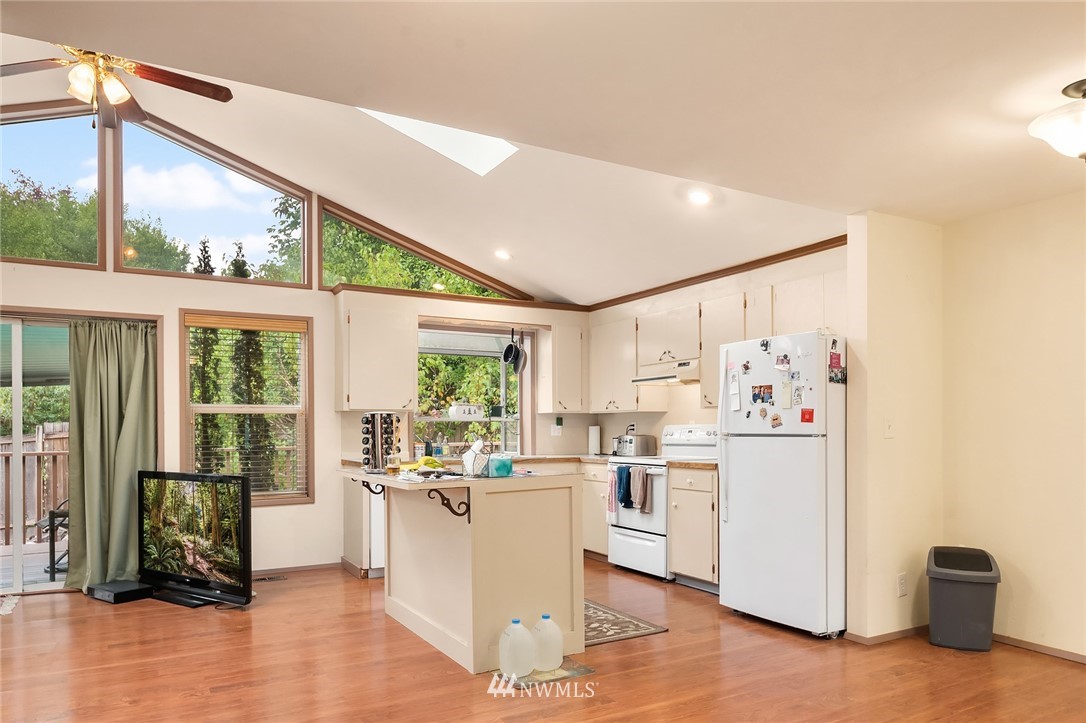 10044 Northeast 201st Street Bothell, WA 98011 - Photo 5 of 22