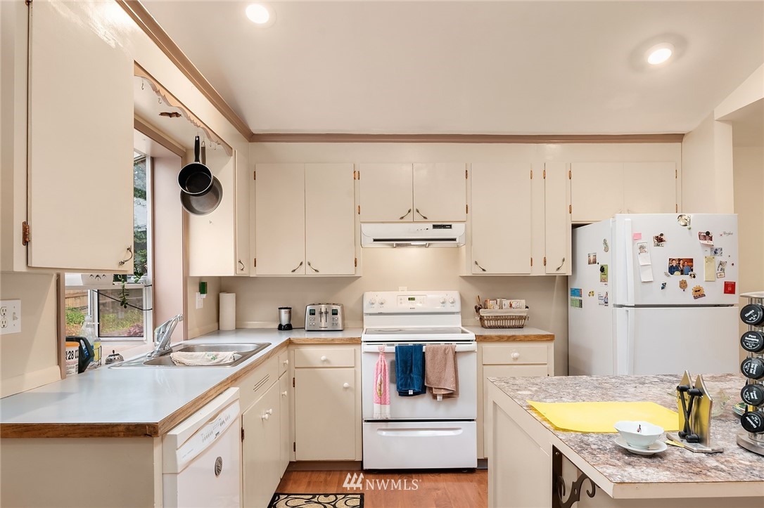 10044 Northeast 201st Street Bothell, WA 98011 - Photo 7 of 22
