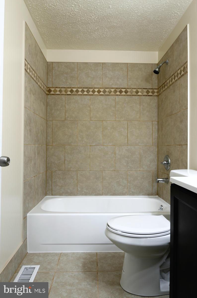 10334 Apple Ridge Road Gaithersburg, MD 20886 - Photo 9 of 18 a bathroom with a toilet and a shower