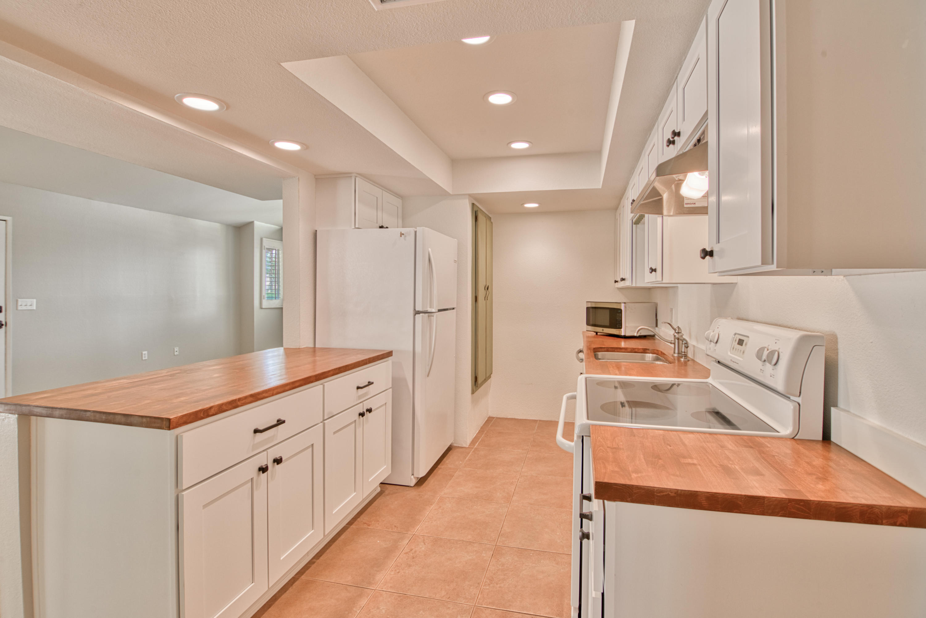 3518 Ridgeview Circle South Palm Springs, CA 92264 - Photo 18 of 32 a kitchen with stainless steel appliances kitchen island granite countertop a refrigerator and a stove top oven