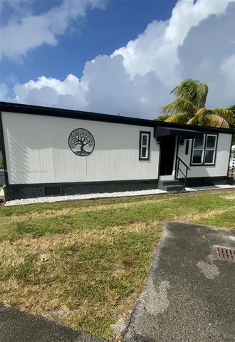 a front view of house with yard