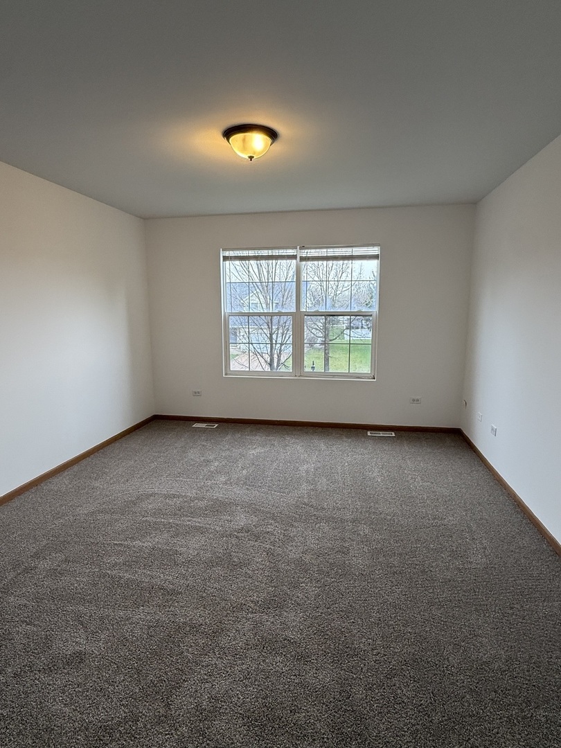 1004 Ann Street Joliet, IL 60435 - Photo 17 of 33 an empty room with a window