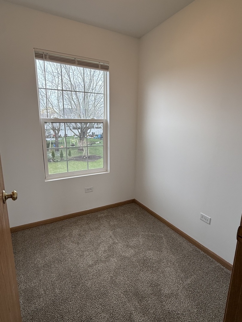 1004 Ann Street Joliet, IL 60435 - Photo 26 of 33 an empty room with a window