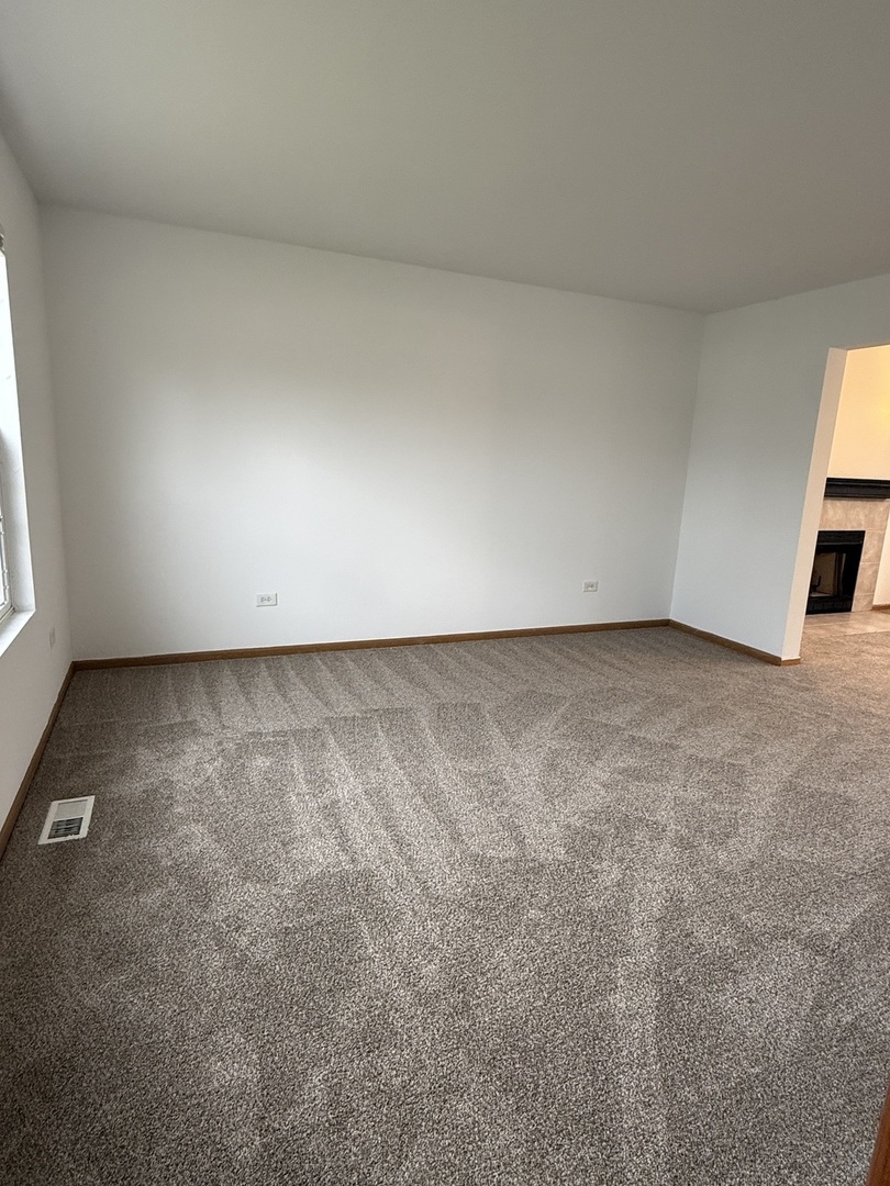1004 Ann Street Joliet, IL 60435 - Photo 4 of 33 an empty room with windows