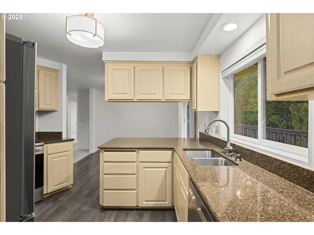 $595,000 | 2669 Southeast Alder Street, Hillsboro, OR 97123