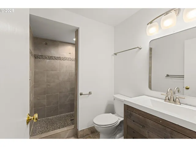 $595,000 | 2669 Southeast Alder Street, Hillsboro, OR 97123