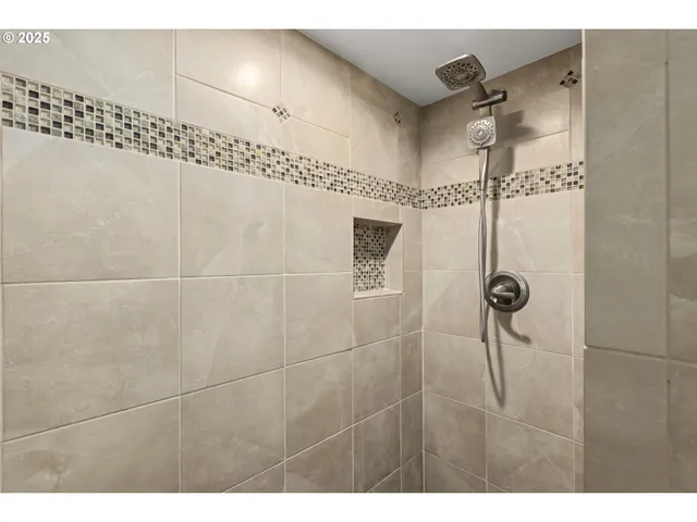 $595,000 | 2669 Southeast Alder Street, Hillsboro, OR 97123