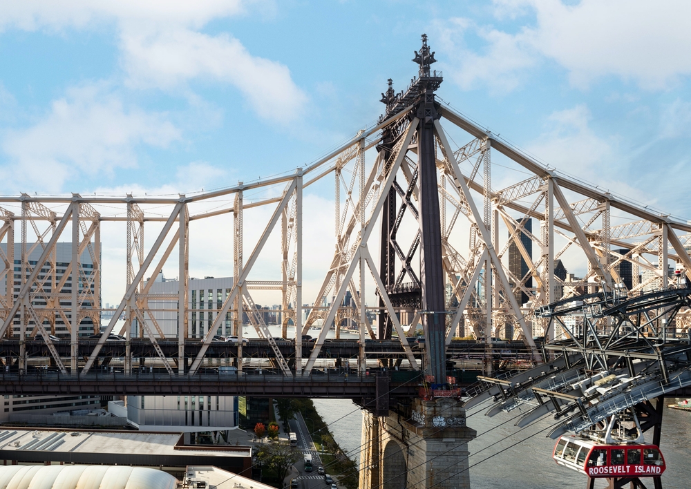 405 Main Street, Unit 9D Manhattan, NY 10044 - Photo 4 of 15 a view of tall trees and sky view