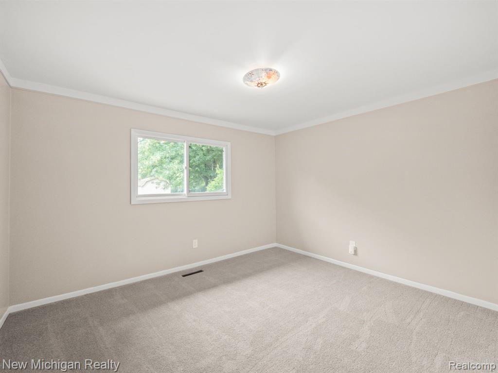 29617 Geraldine Road Farmington Hills, MI 48336 - Photo 18 of 25