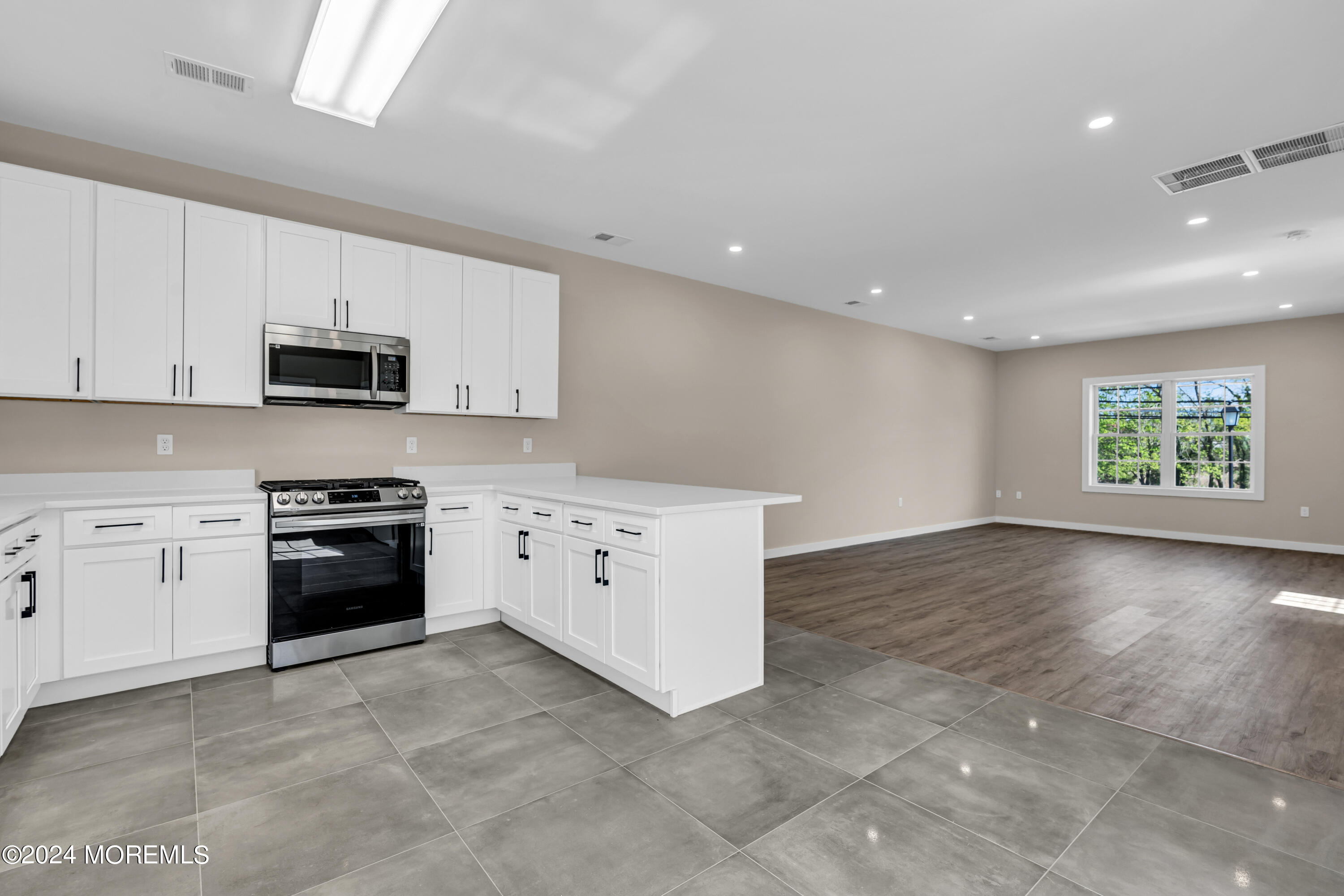 333 1st Street, Unit 3 Keyport, NJ 07735 - Photo 13 of 41 021_dsc09050