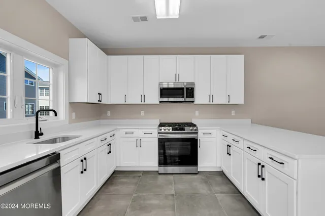 $3,950 | 333 1st Street, Unit 3, Keyport, NJ 07735