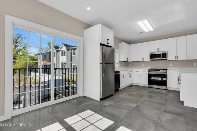 $3,950 | 333 1st Street, Unit 3, Keyport, NJ 07735