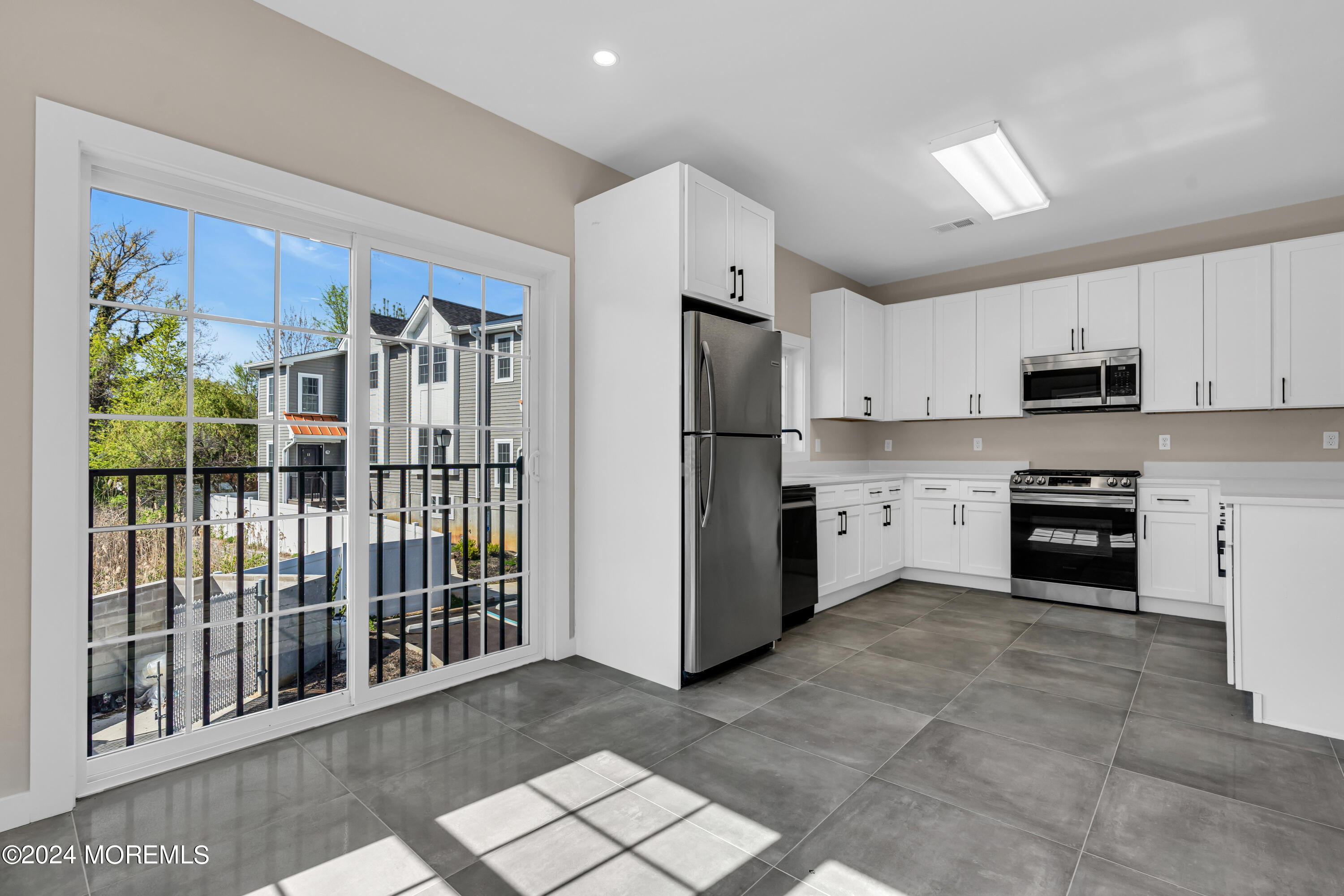 333 1st Street, Unit 3 Keyport, NJ 07735 - Photo 15 of 41 025_dsc09070