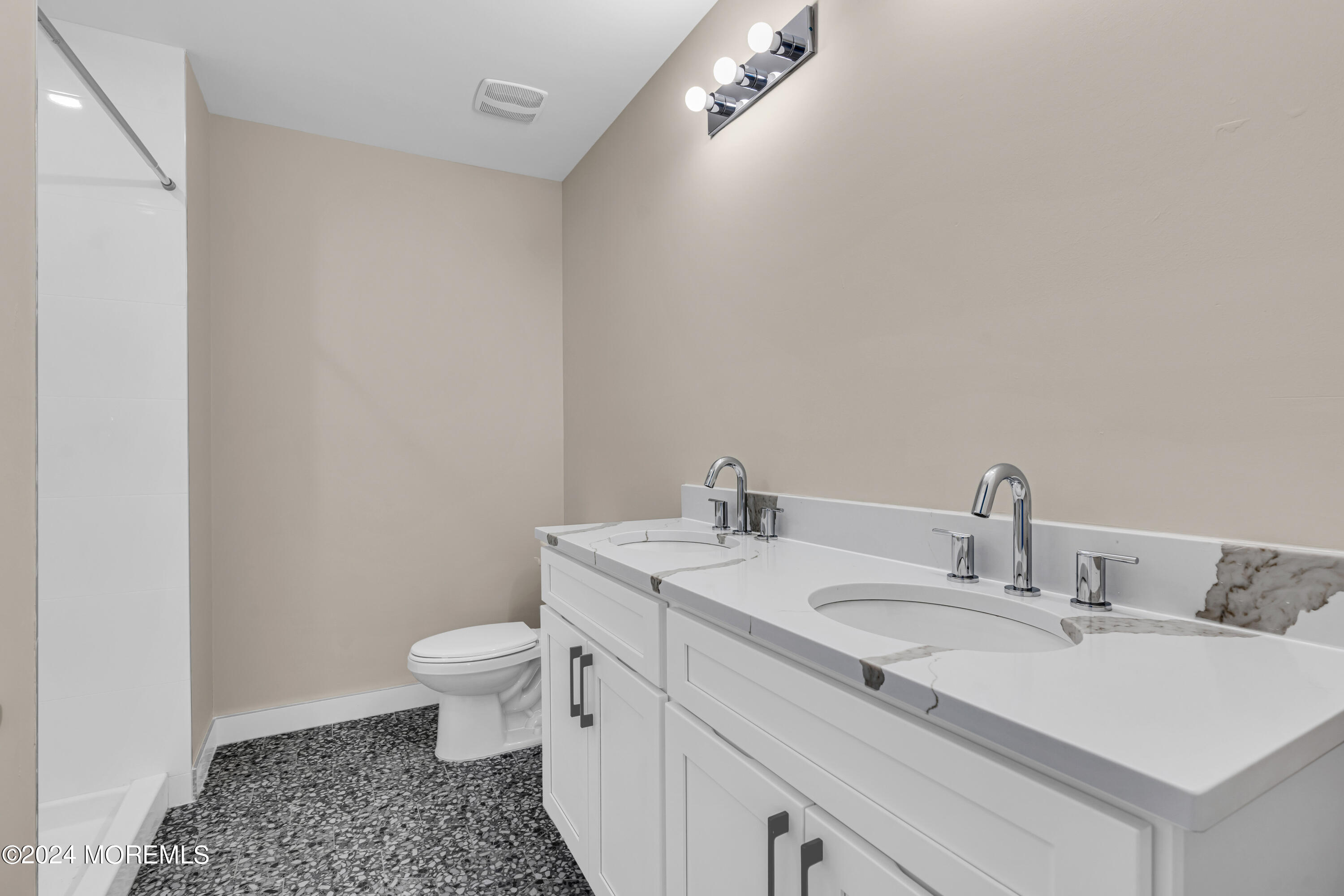 333 1st Street, Unit 3 Keyport, NJ 07735 - Photo 23 of 41 034_dsc09115