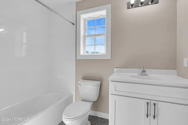 $3,950 | 333 1st Street, Unit 3, Keyport, NJ 07735