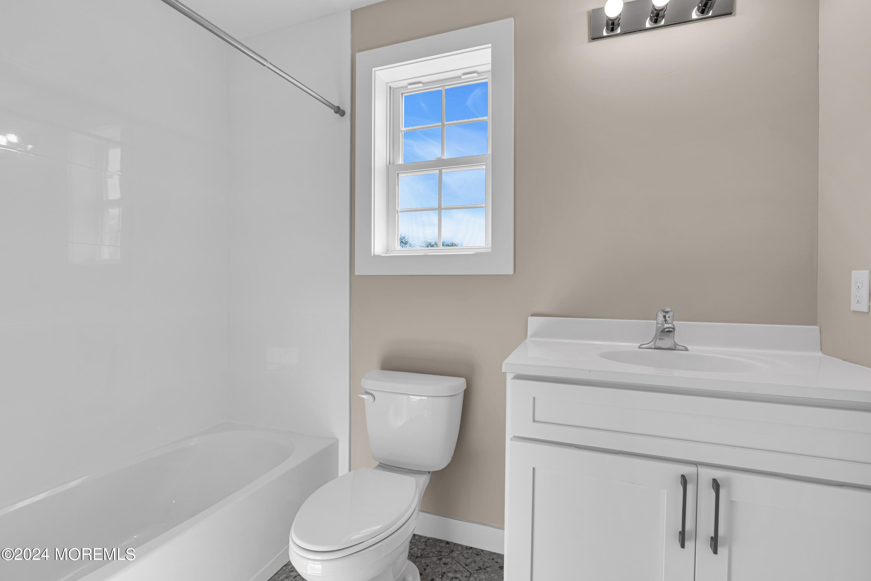 333 1st Street, Unit 3 Keyport, NJ 07735 - Photo 28 of 41 036_dsc09130