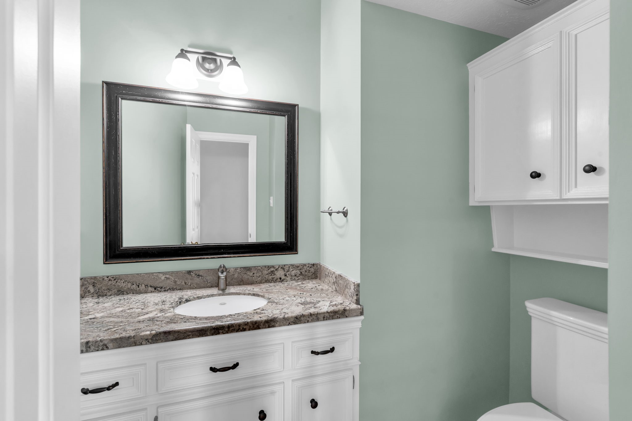 142 West Shadowpoint Circle The Woodlands, TX 77381 - Photo 8 of 50